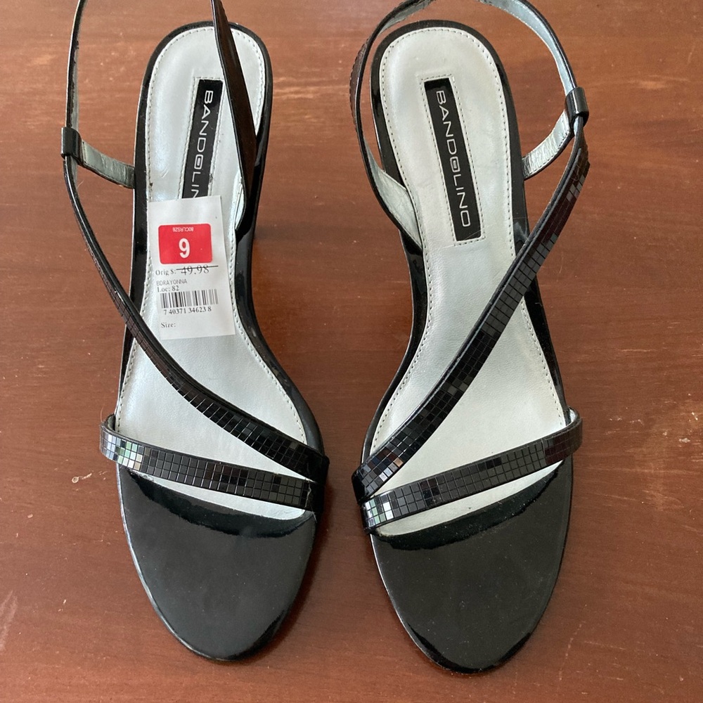 Bandolino black strappy heels NWT